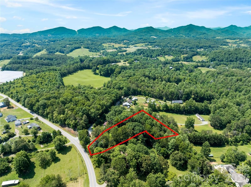 99999 Bear Creek Rd, Leicester, NC 28748