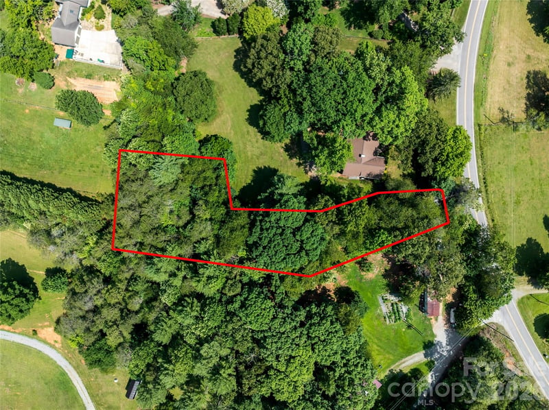 99999 Bear Creek Rd, Leicester, NC 28748