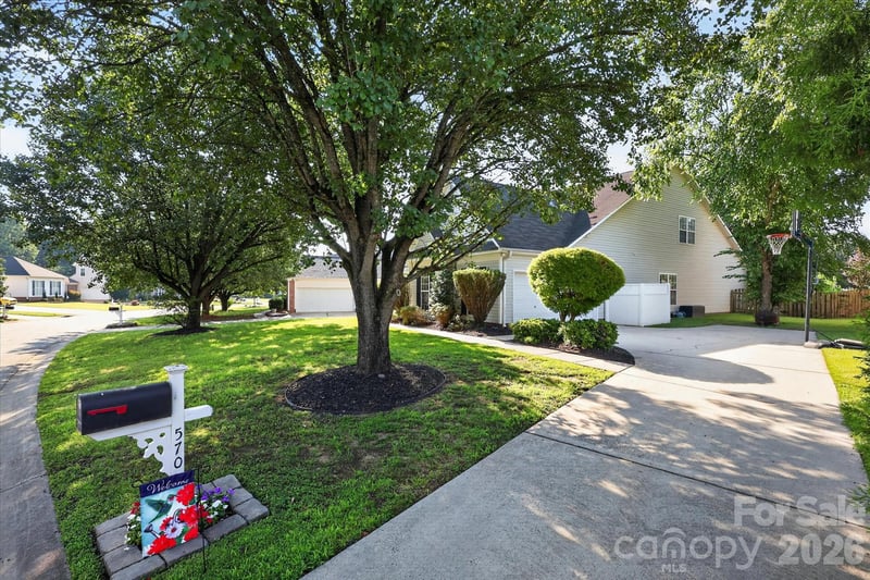 570 Surry Trace Cir, Concord, NC 28027