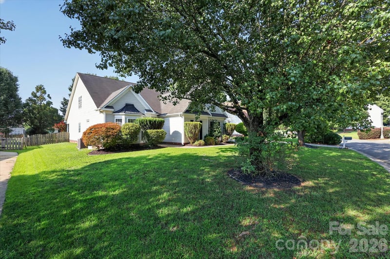 570 Surry Trace Cir, Concord, NC 28027