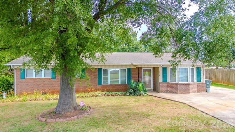 1717 Emmanuel Church Rd, Conover, NC 28613