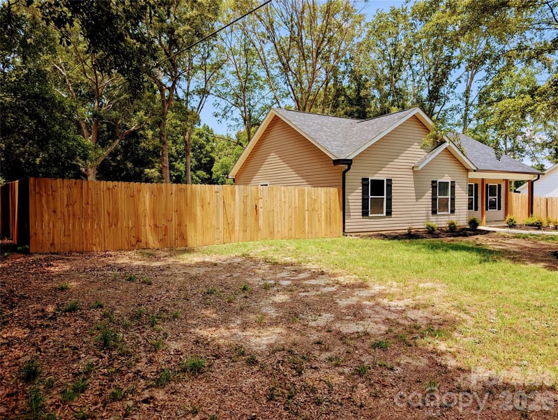 711 Guinn St, Clover, SC 29710