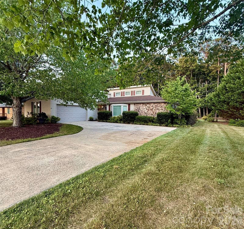 1100 Jennifer Ln, Cherryville, NC 28021