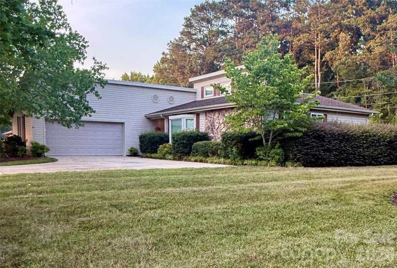 1100 Jennifer Ln, Cherryville, NC 28021