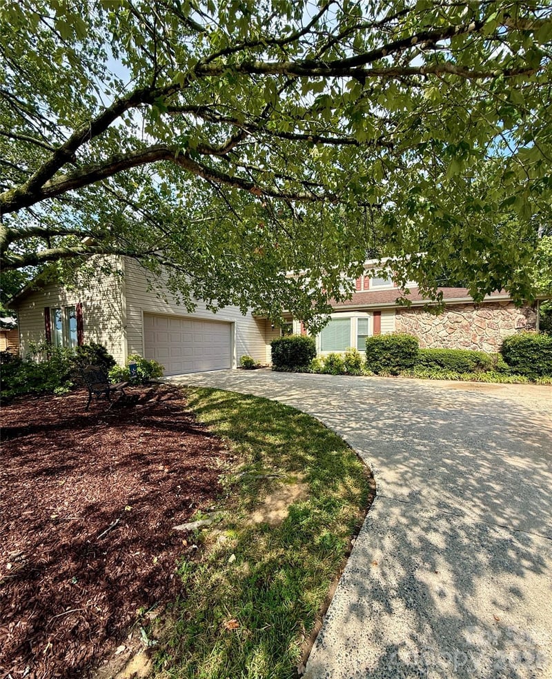 1100 Jennifer Ln, Cherryville, NC 28021