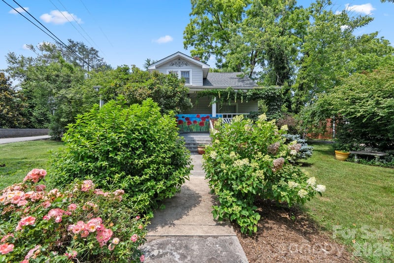 49 Church St, Weaverville, NC 28787