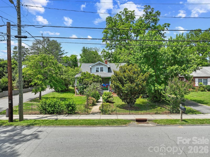 49 Church St, Weaverville, NC 28787