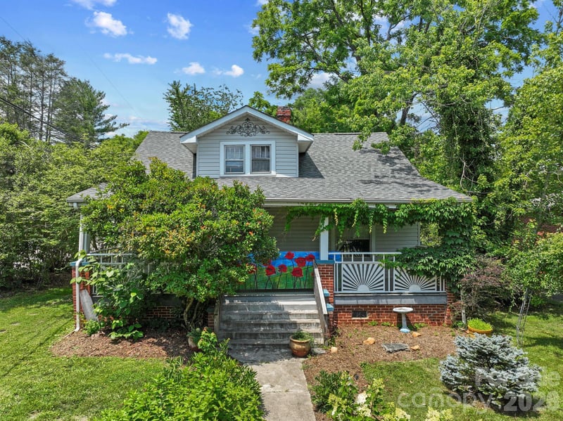 49 Church St, Weaverville, NC 28787