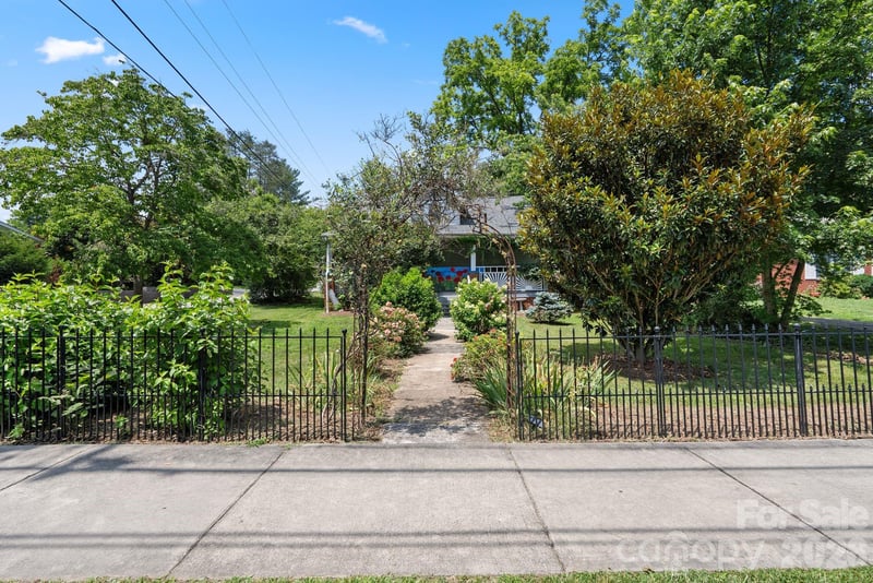 49 Church St, Weaverville, NC 28787