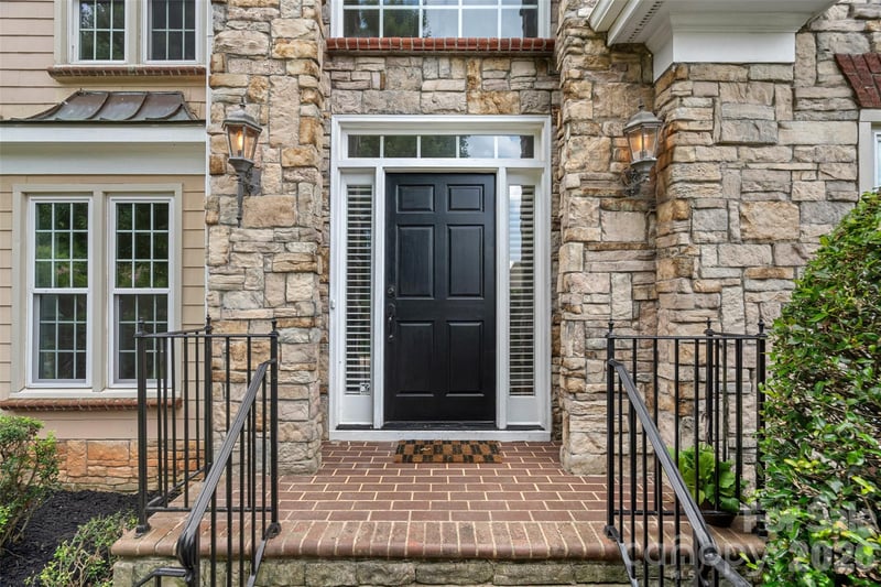 19322 River Falls Dr, Davidson, NC 28036