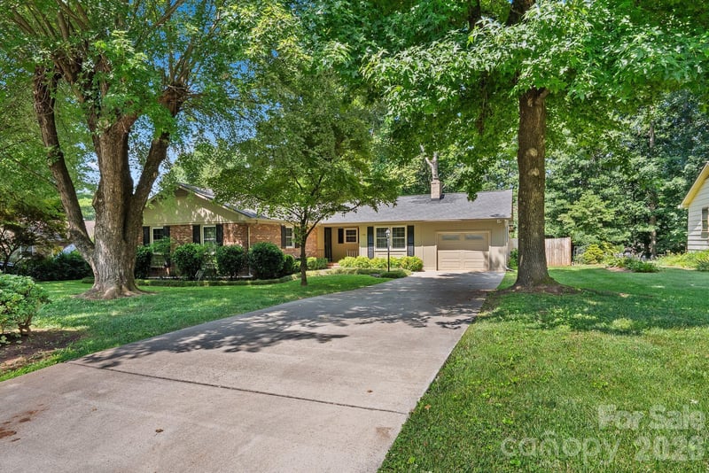138 Castlerock Dr, Asheville, NC 28806