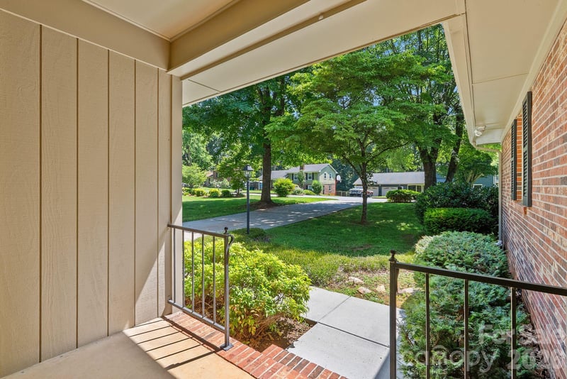 138 Castlerock Dr, Asheville, NC 28806