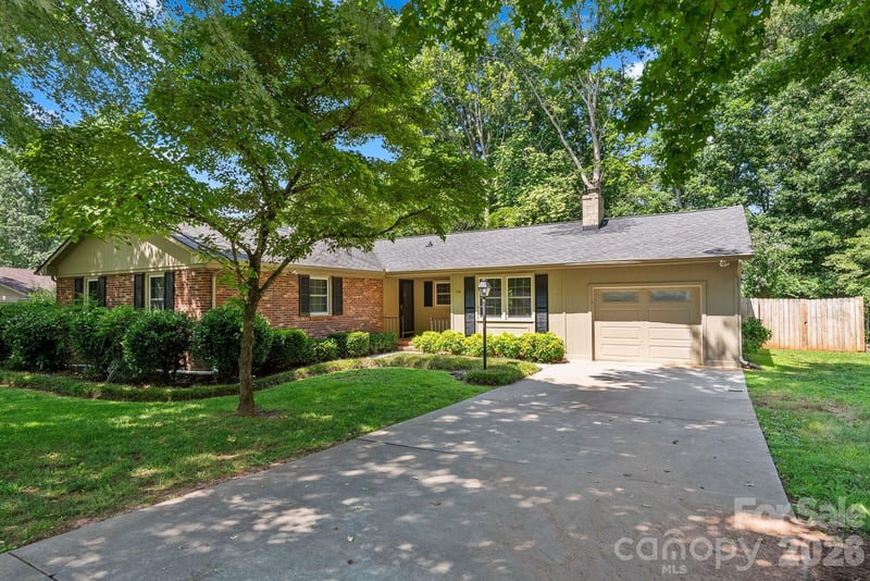 138 Castlerock Dr, Asheville, NC 28806