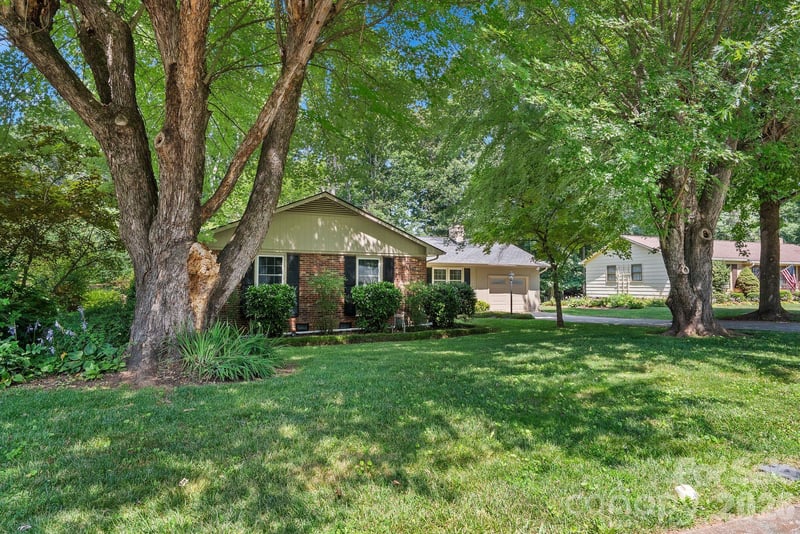 138 Castlerock Dr, Asheville, NC 28806