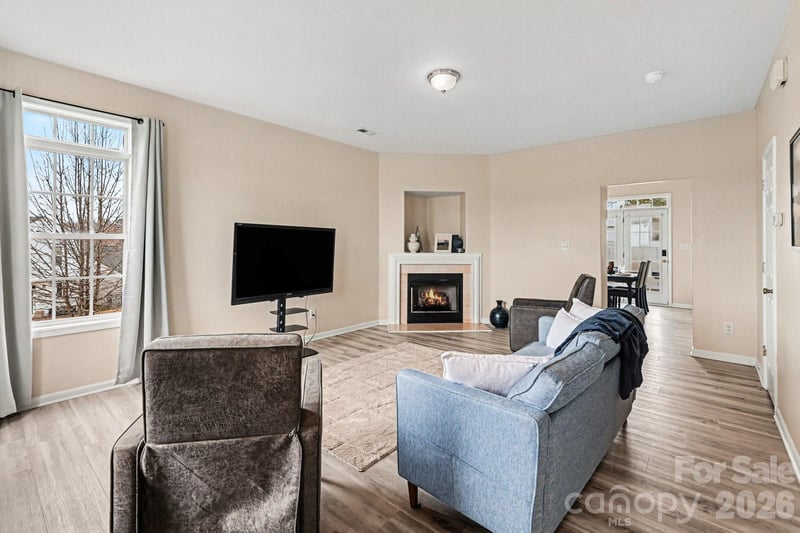 8601 Sawleaf Ct, Charlotte, NC 28215