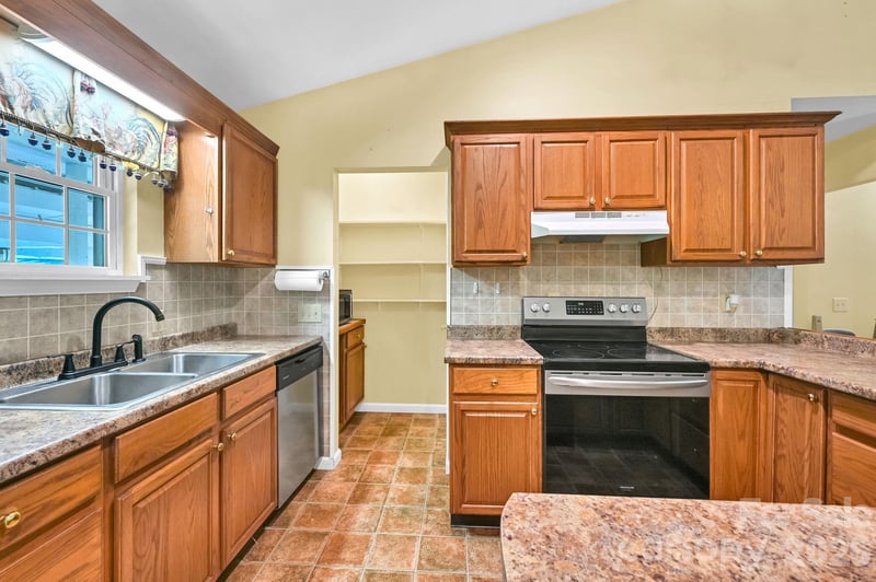 553 Morgan Branch Rd, Marshall, NC 28753