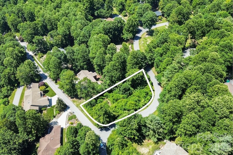 98 Indian Woods Trl, Hendersonville, NC 28739