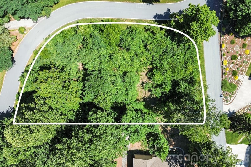 98 Indian Woods Trl, Hendersonville, NC 28739