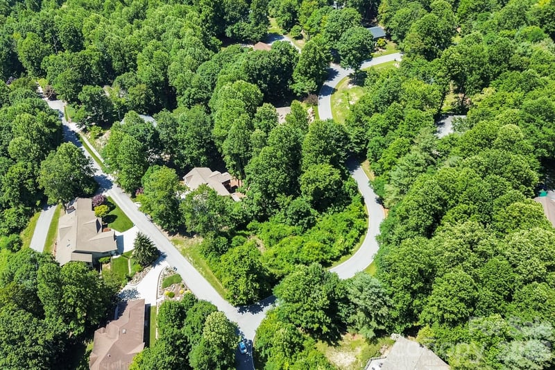 98 Indian Woods Trl, Hendersonville, NC 28739