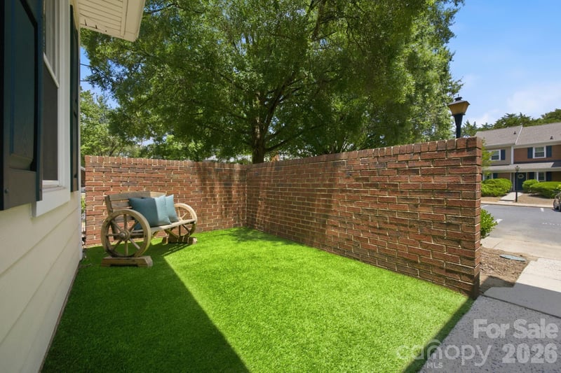 9126 Vicksburg Park Ct, Charlotte, NC 28210