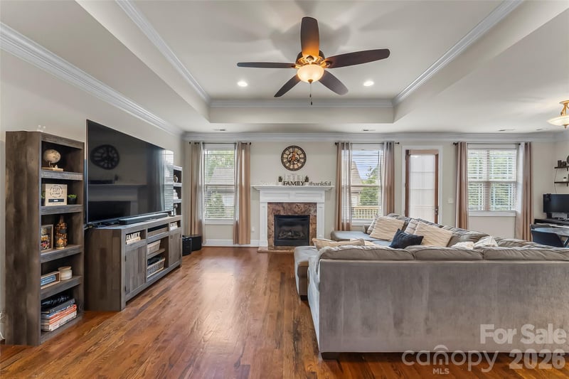 1776 White Water Ct, Hickory, NC 28602