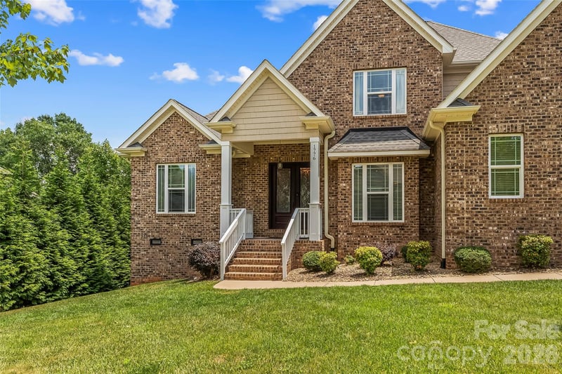 1776 White Water Ct, Hickory, NC 28602