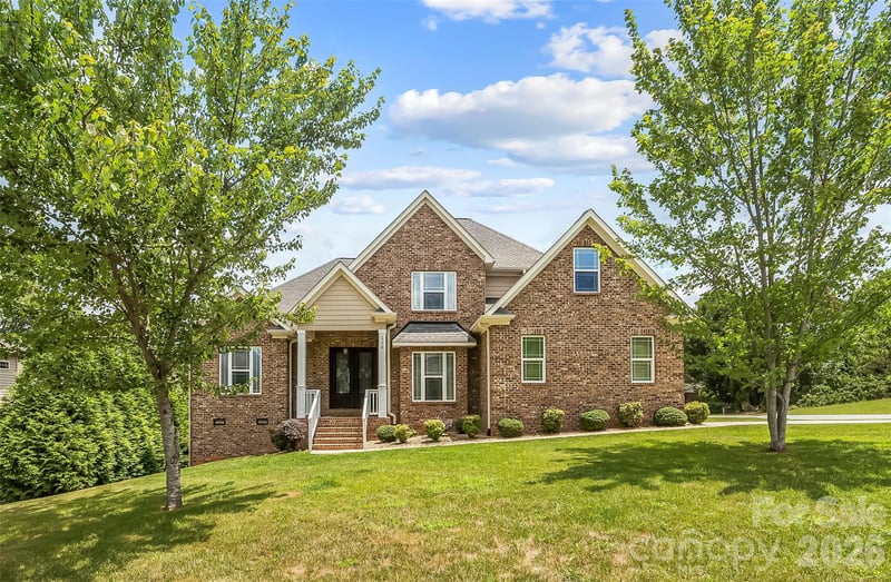 1776 White Water Ct, Hickory, NC 28602
