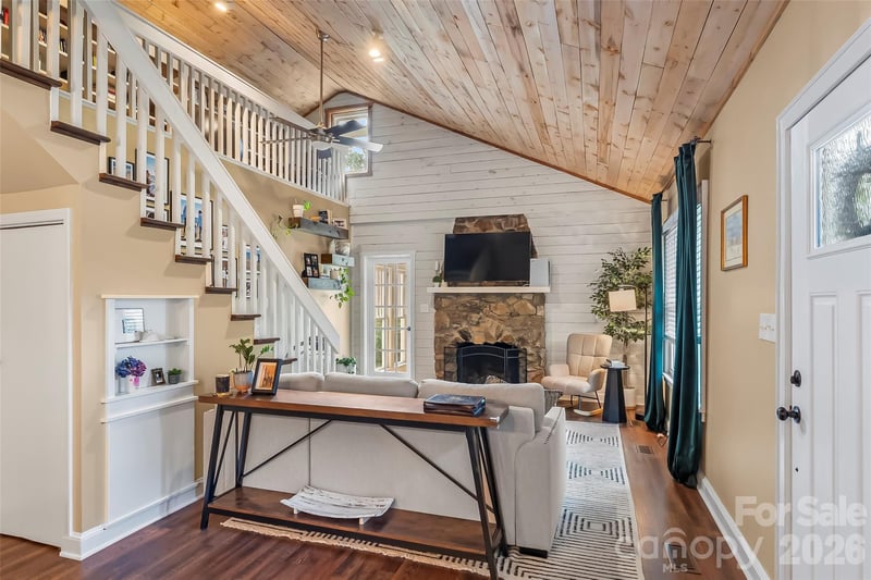 1026 14th Avenue Dr, Hickory, NC 28601
