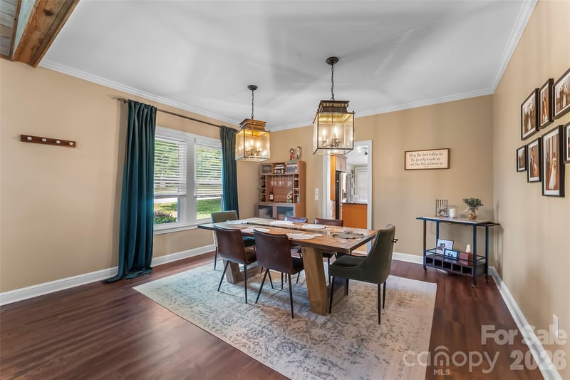 1026 14th Avenue Dr, Hickory, NC 28601