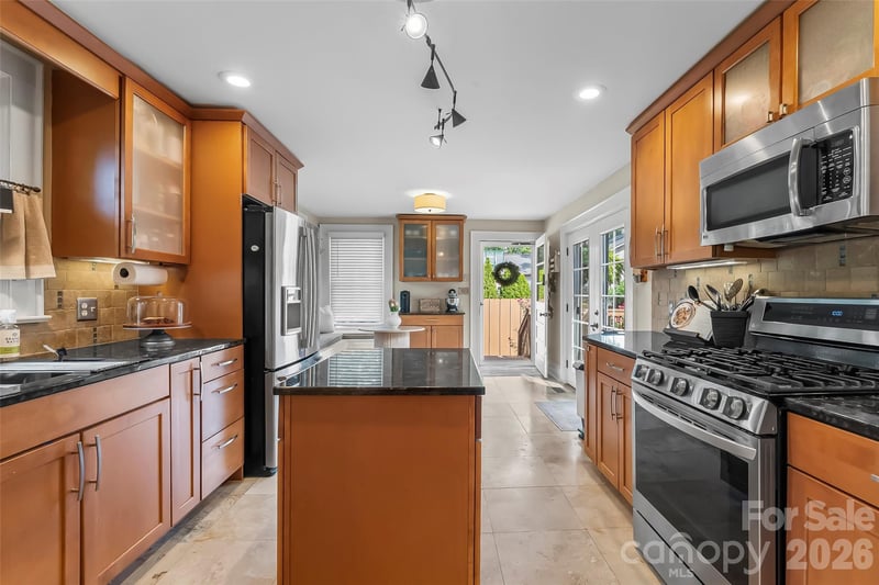 1026 14th Avenue Dr, Hickory, NC 28601