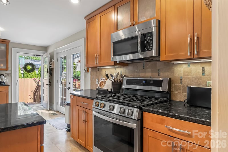 1026 14th Avenue Dr, Hickory, NC 28601