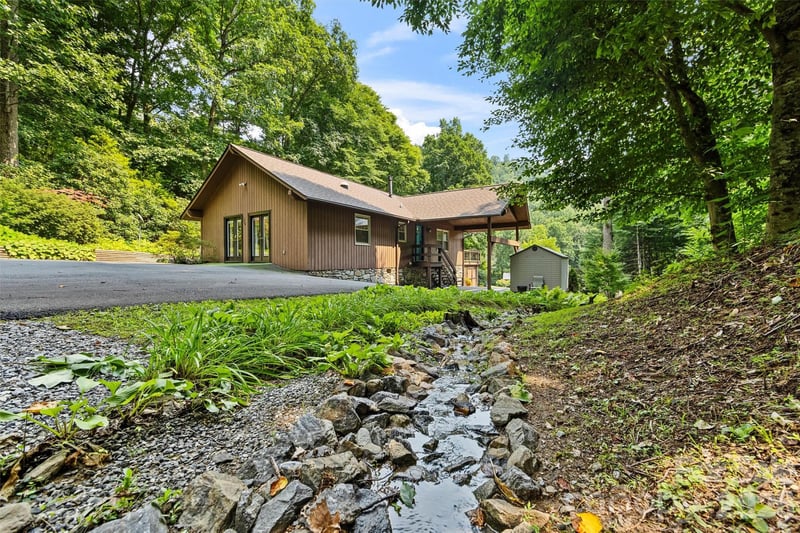 4 Timbersong Dr, Weaverville, NC 28787