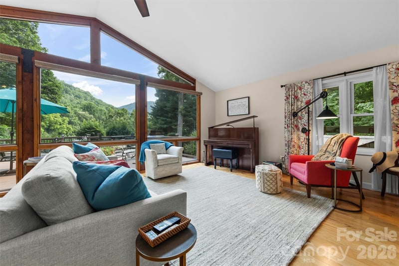 4 Timbersong Dr, Weaverville, NC 28787