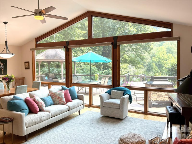 4 Timbersong Dr, Weaverville, NC 28787