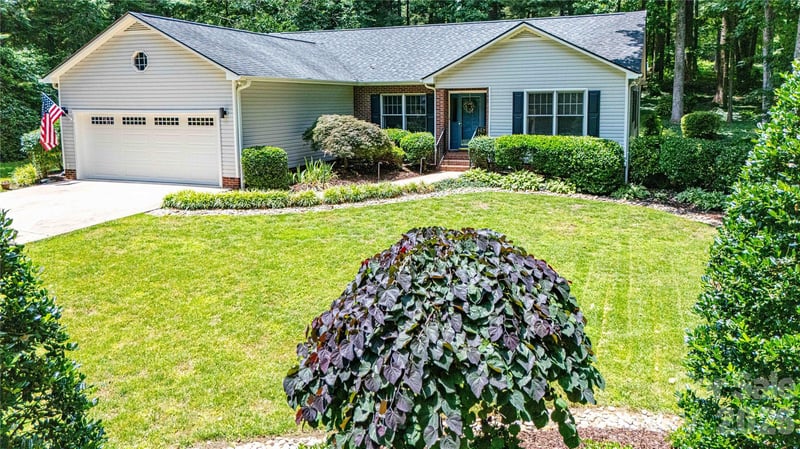 1705 Hummingbird Ln, Hendersonville, NC 28792