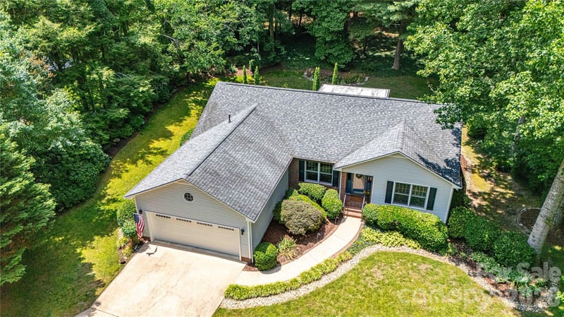 1705 Hummingbird Ln, Hendersonville, NC 28792