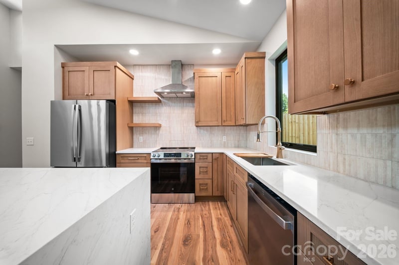 6 Sandhurst Dr, Asheville, NC 28806