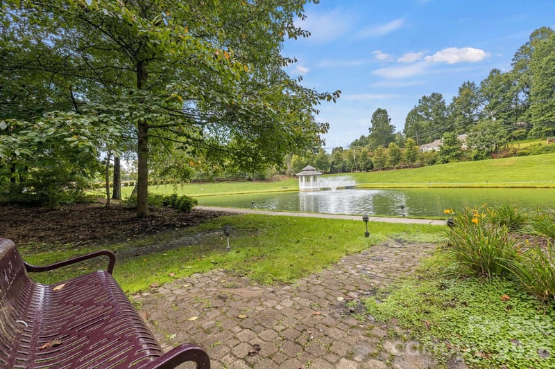 101 Wood Owl Ct, Hendersonville, NC 28791