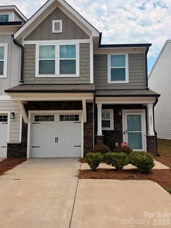 2037 Crooked Oak Ln, York, SC 29745