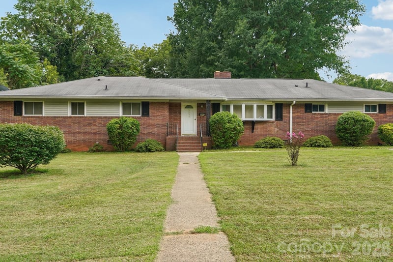 2819 Gardner Park Dr, Gastonia, NC 28054