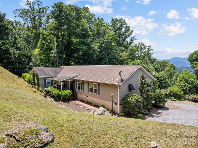 412 Gaddy Hts, Waynesville, NC 28786