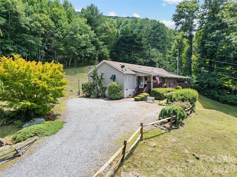 412 Gaddy Hts, Waynesville, NC 28786