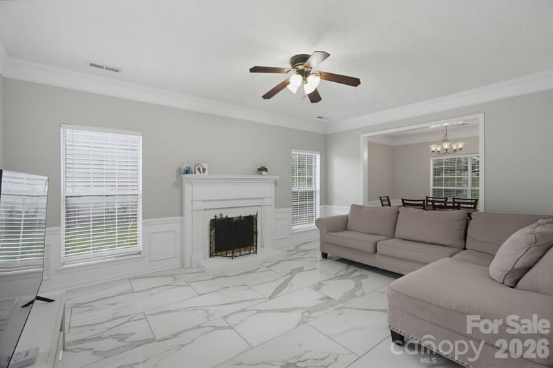 6813 Neuhoff Ln, Charlotte, NC 28269