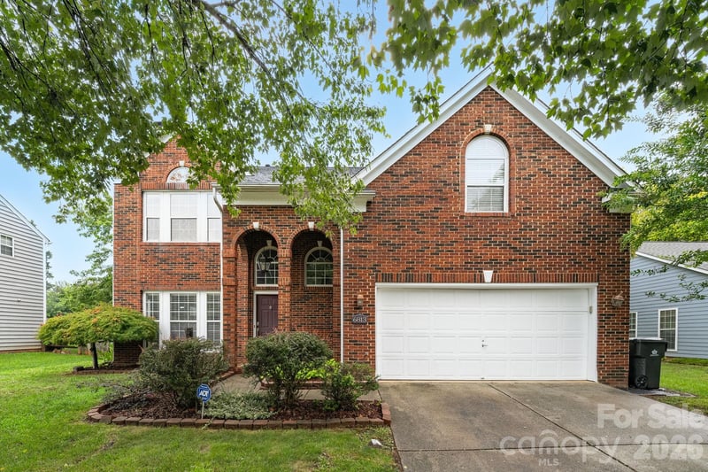 6813 Neuhoff Ln, Charlotte, NC 28269