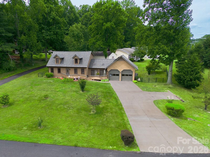 100 Forest Park Dr, Hendersonville, NC 28792