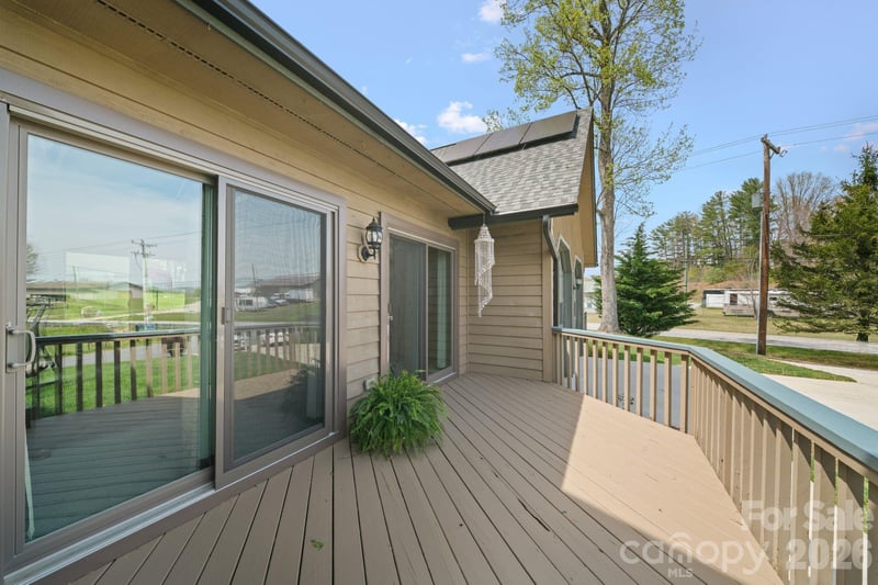 100 Forest Park Dr, Hendersonville, NC 28792