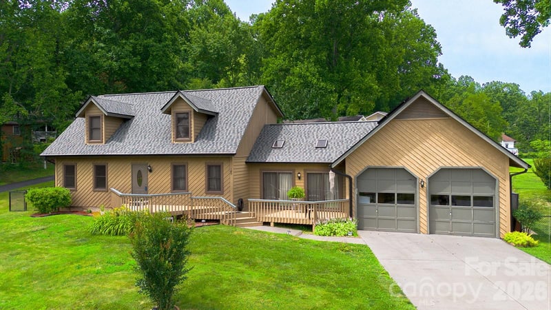 100 Forest Park Dr, Hendersonville, NC 28792