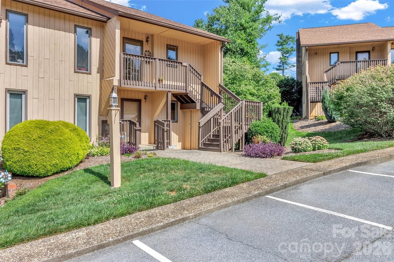 117 Pebble Creek Dr, Asheville, NC 28803
