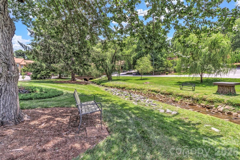 117 Pebble Creek Dr, Asheville, NC 28803