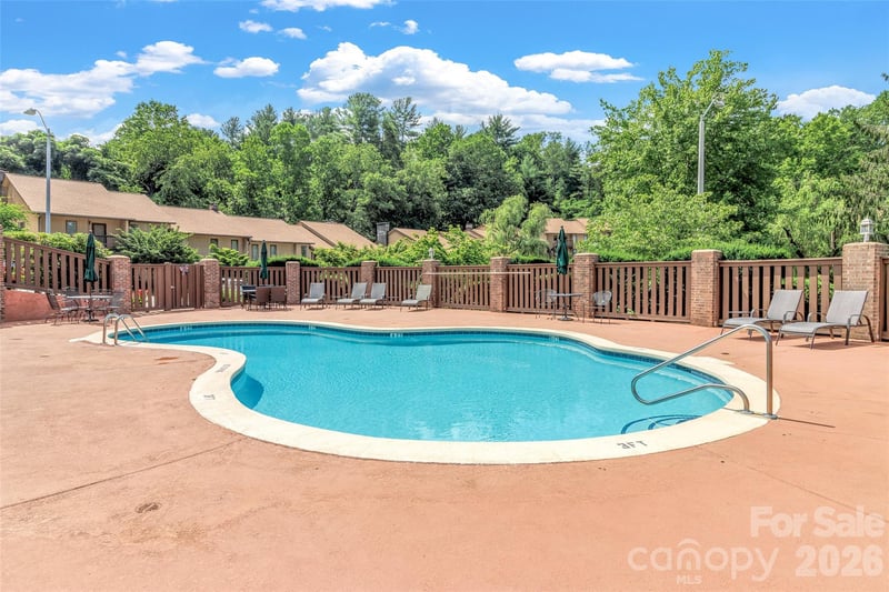 117 Pebble Creek Dr, Asheville, NC 28803